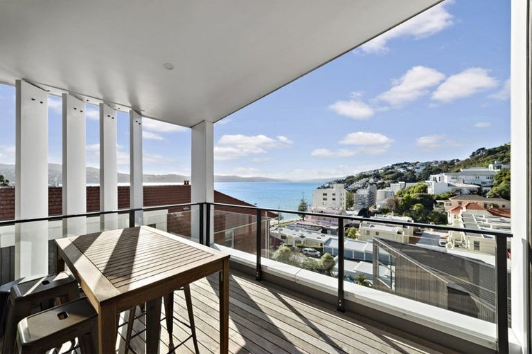 Photo of property in 18u2 Oriental Terrace, Oriental Bay, Wellington, 6011