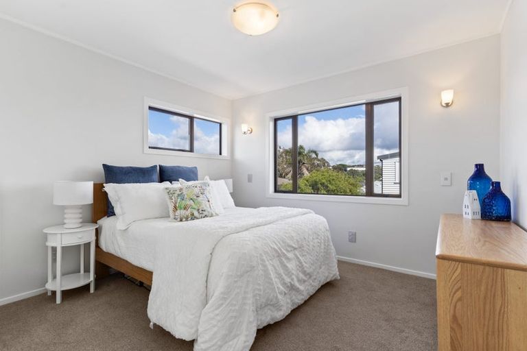 Photo of property in 2/9 Folkestone Street, Murrays Bay, Auckland, 0630