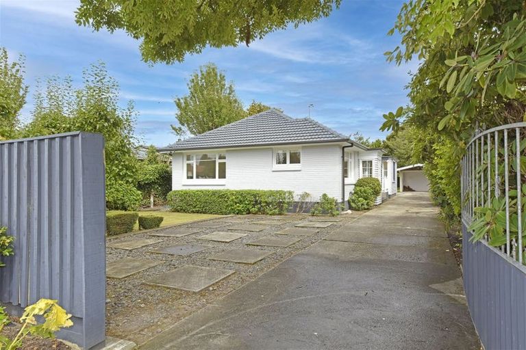 Photo of property in 119 Avonhead Road, Avonhead, Christchurch, 8042