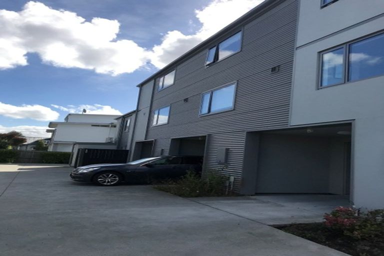Photo of property in 463 Barbadoes Street, Edgeware, Christchurch, 8013