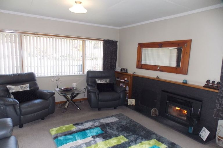 Photo of property in 16 Ongo Road, Hunterville, 4730