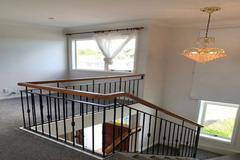 Photo of property in 2 Glastry Close, East Tamaki Heights, Auckland, 2016