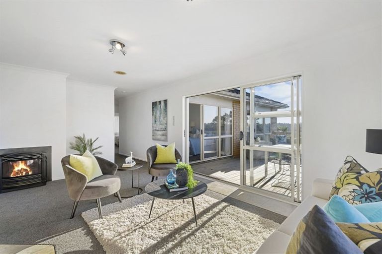 Photo of property in 9 Kittiwake Drive, Schnapper Rock, Auckland, 0632