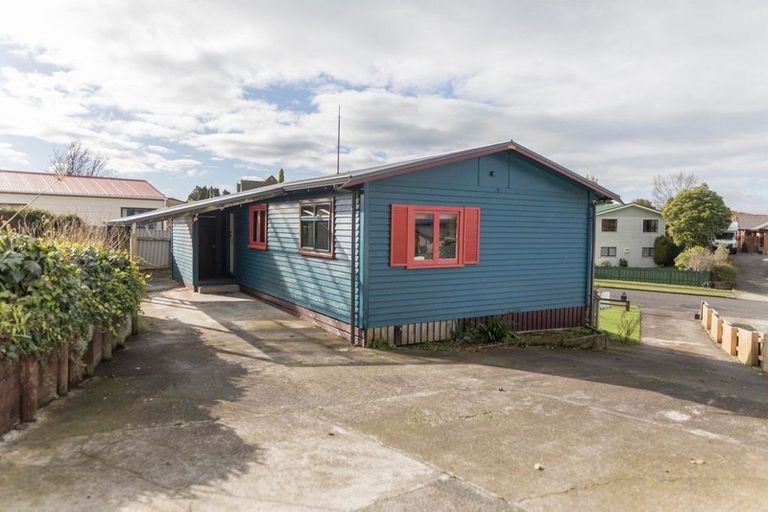 Photo of property in 11 Maclaurin Street, Dannevirke, 4930