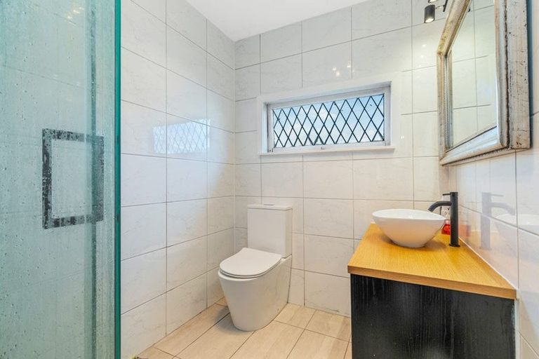 Photo of property in 47 Roys Road, Weymouth, Auckland, 2103