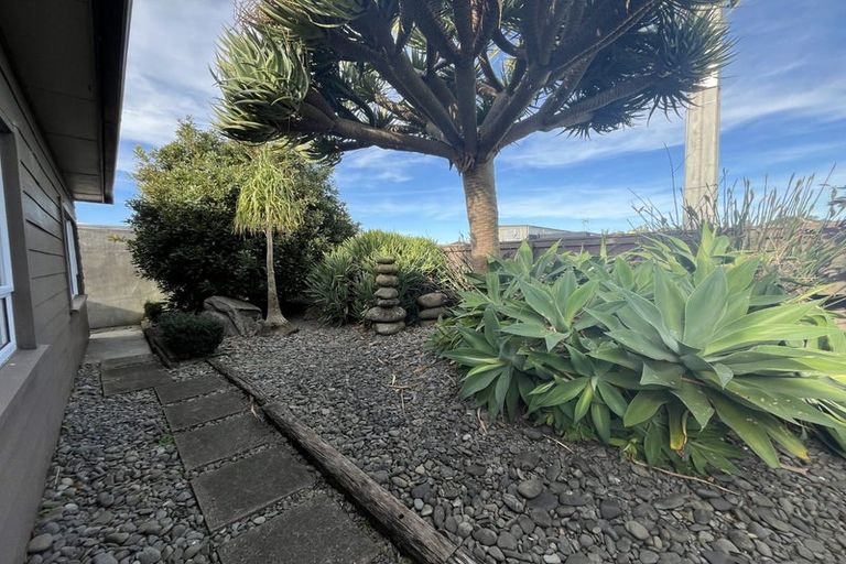 Photo of property in 25 Belt Road, Moturoa, New Plymouth, 4310