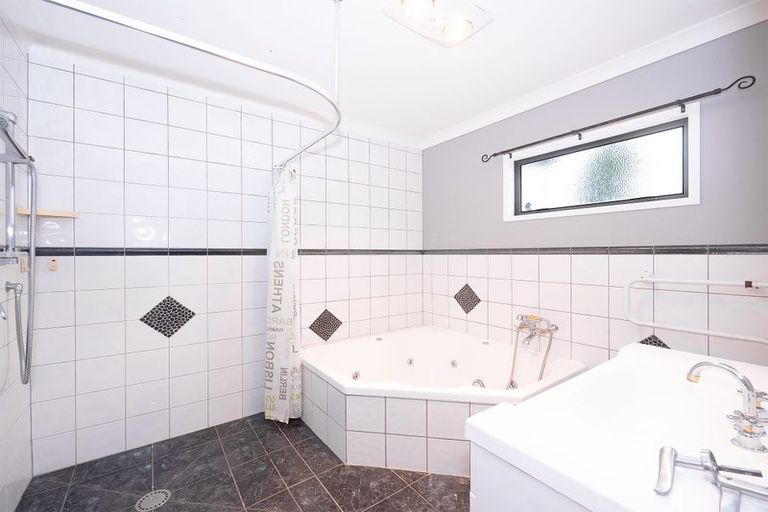 Photo of property in 18a Riddell Road, Kerikeri, 0230