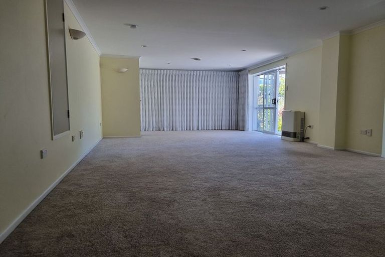 Photo of property in 28 Judkins Crescent, Cockle Bay, Auckland, 2014