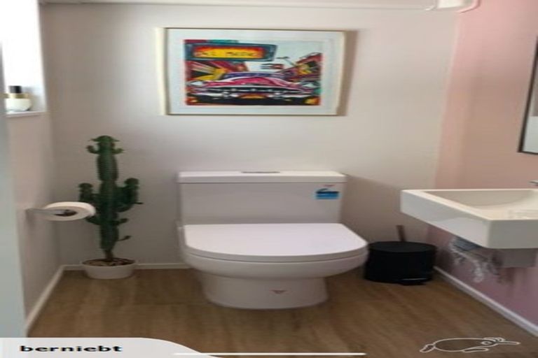 Photo of property in 2/19 Onslow Road, Khandallah, Wellington, 6035