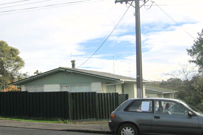 Photo of property in 1/57 Lincoln Park Avenue, Massey, Auckland, 0614
