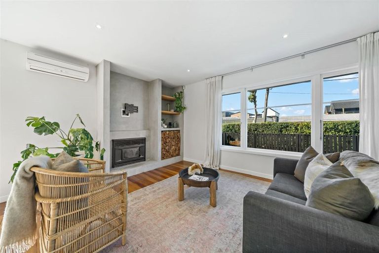 Photo of property in 17 Karamu Street, Te Atatu Peninsula, Auckland, 0610