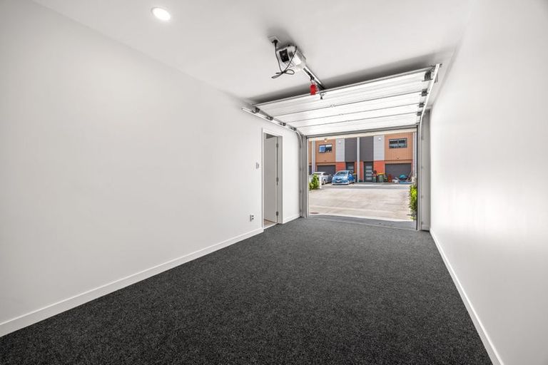 Photo of property in 4 Meritage Lane, Te Atatu South, Auckland, 0610