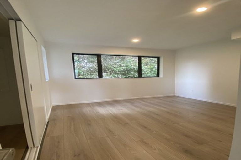 Photo of property in 9a Edwards Avenue, Henderson, Auckland, 0610