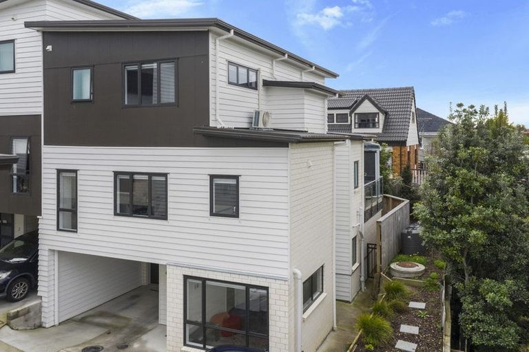 Photo of property in 4225d Great North Road, Glendene, Auckland, 0602