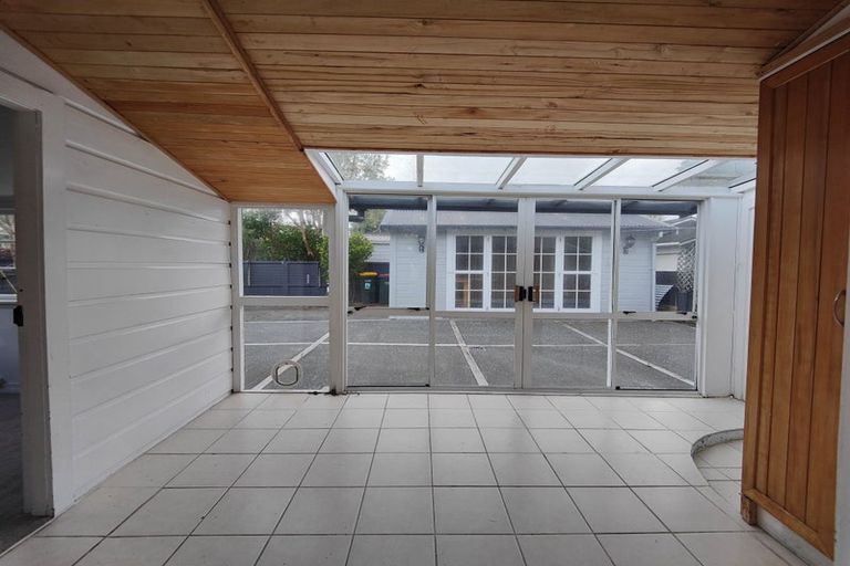 Photo of property in 28 Whites Line West, Woburn, Lower Hutt, 5010