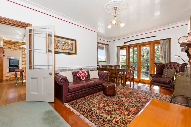 Photo of property in 52 Golf Road, New Lynn, Auckland, 0600