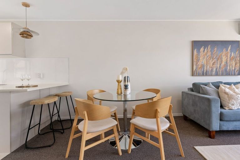 Photo of property in 2/16 Beach Road, Castor Bay, Auckland, 0620