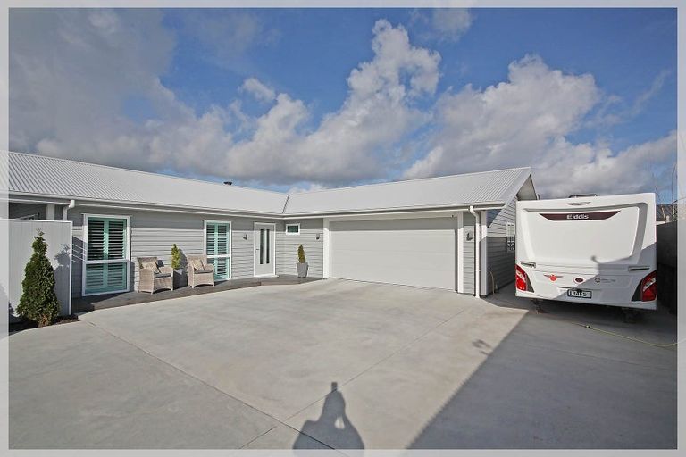 Photo of property in 10a Pratt Avenue, Foxton Beach, Foxton, 4815
