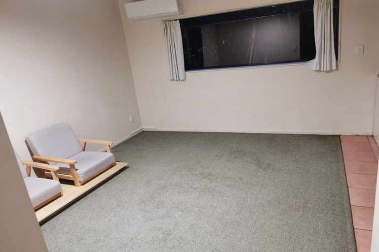 Photo of property in 1/66 Pupuke Road, Hillcrest, Auckland, 0627