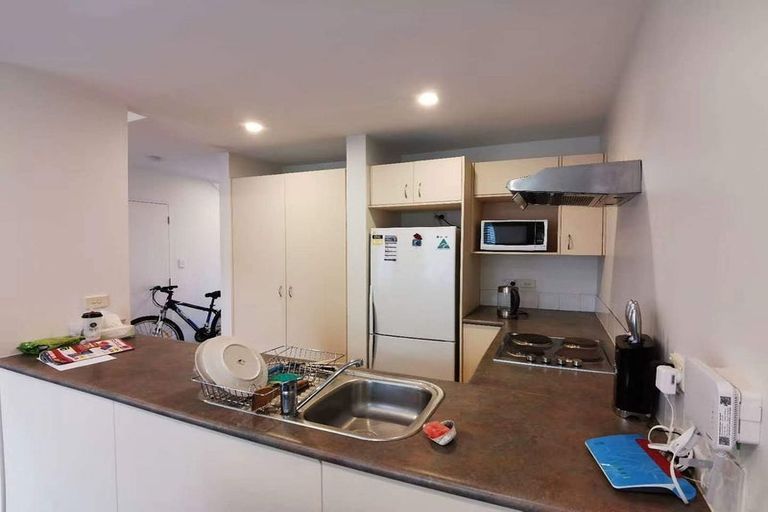 Photo of property in 3/30 John Jennings Drive, Oteha, Auckland, 0632