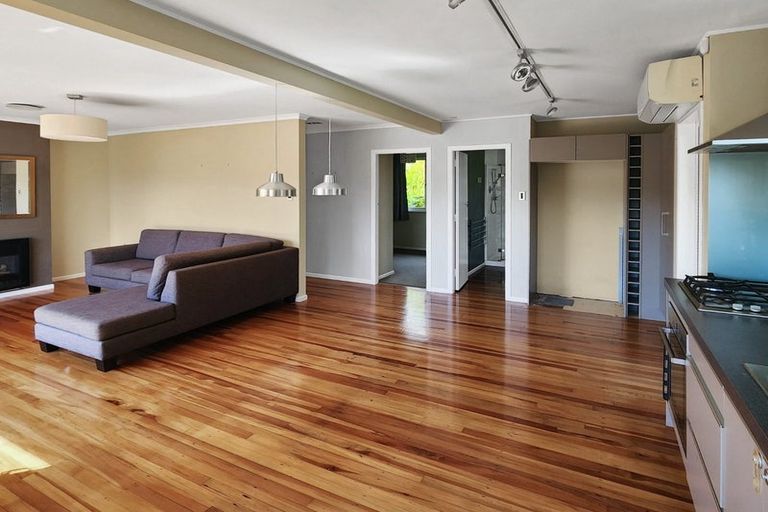 Photo of property in 35 Poto Road, Normandale, Lower Hutt, 5010