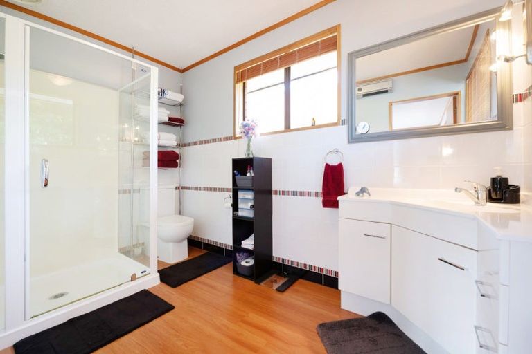 Photo of property in 11 Hurunui Street, Waikanae, 5036