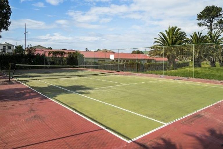 Photo of property in 54 Golf Road, Mount Maunganui, 3116