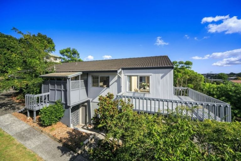 Photo of property in 61 Merriefield Avenue, Forrest Hill, Auckland, 0620