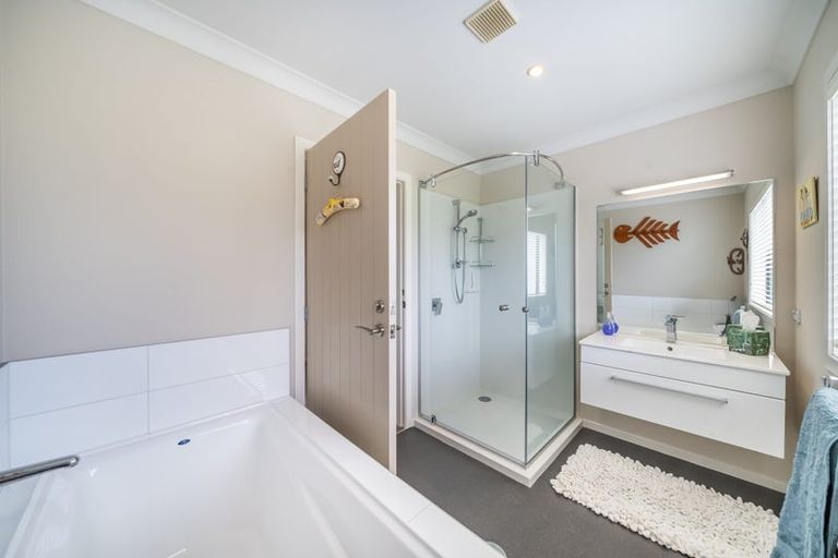 Photo of property in 24 The Masthead, Whitby, Porirua, 5024