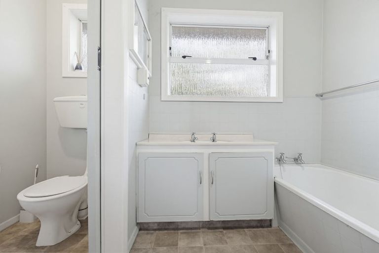 Photo of property in 10 Aztec Place, Redwood, Christchurch, 8051