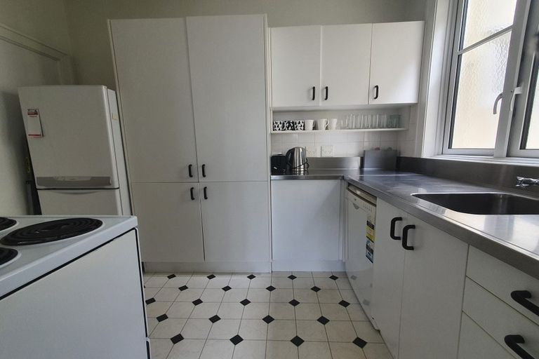 Photo of property in 34f4 Hawkestone Street, Thorndon, Wellington, 6011