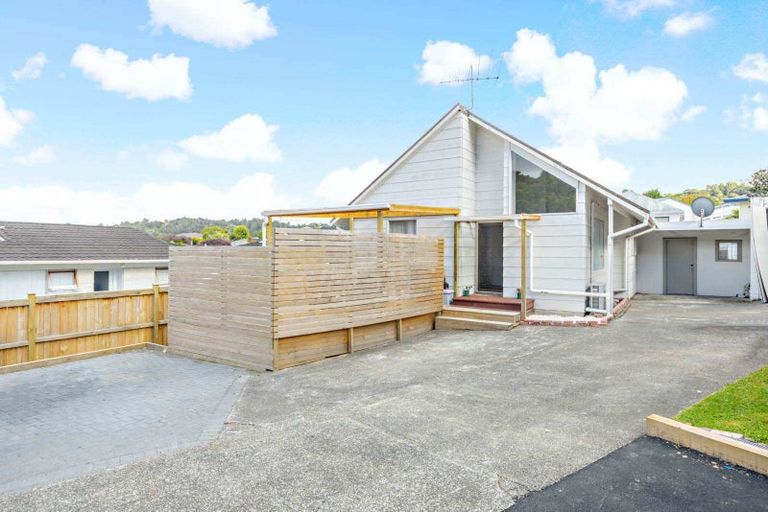 Photo of property in 1/21 Simon Ellice Drive, Bayview, Auckland, 0629