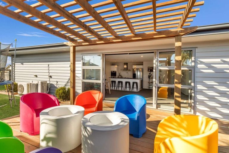 Photo of property in 17 Story Street, Foxton Beach, Foxton, 4815