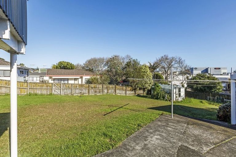 Photo of property in 13 Newington Road, Henderson, Auckland, 0612