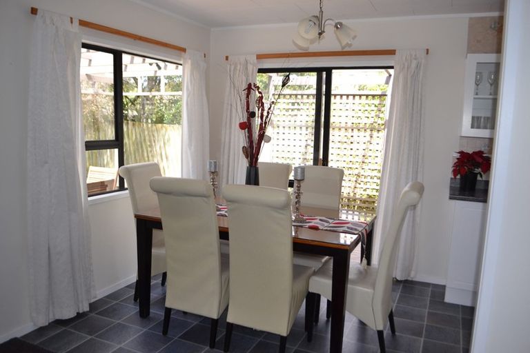 Photo of property in 52 Meadowood Drive, Unsworth Heights, Auckland, 0632