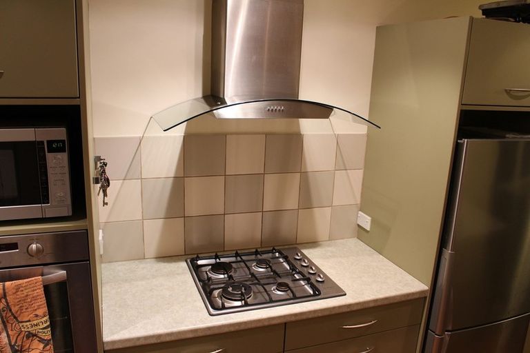 Photo of property in 6 Warren Street, Paparangi, Wellington, 6037