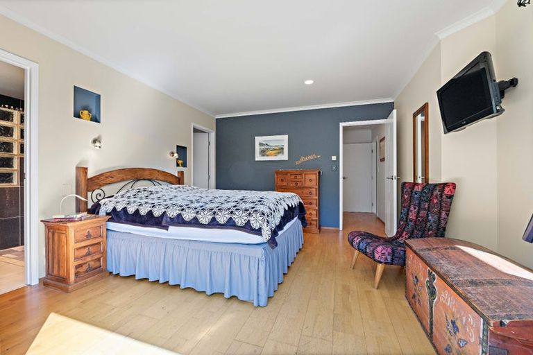 Photo of property in 2 Iwanui Close, Waitara, 4320