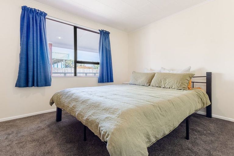 Photo of property in 11 Atua Street, Waikanae Beach, Waikanae, 5036