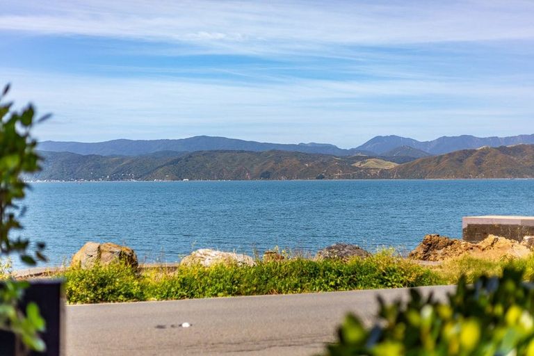 Photo of property in 377a Karaka Bay Road, Karaka Bays, Wellington, 6022