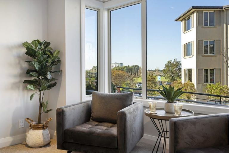Photo of property in 14/30 Ambassador Glade, Orewa, 0931