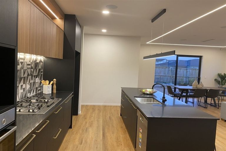 Photo of property in 15 Papa Orchard Drive, Kumeu, 0810