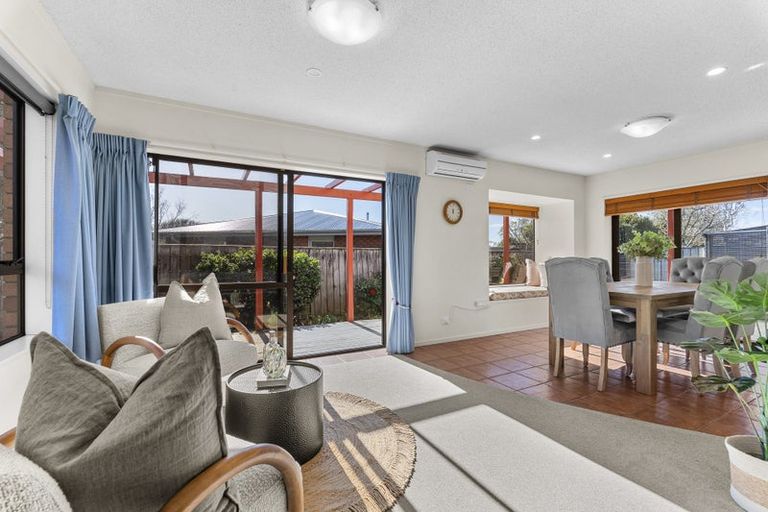 Photo of property in 137 Govett Avenue, Frankleigh Park, New Plymouth, 4310