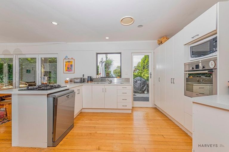 Photo of property in 282 Shaw Road, Titirangi, Auckland, 0604