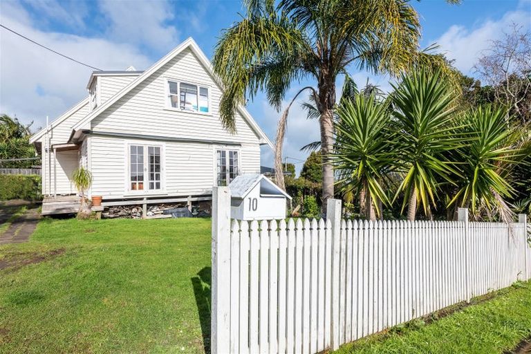 Photo of property in 10 Grendon Road, Titirangi, Auckland, 0604