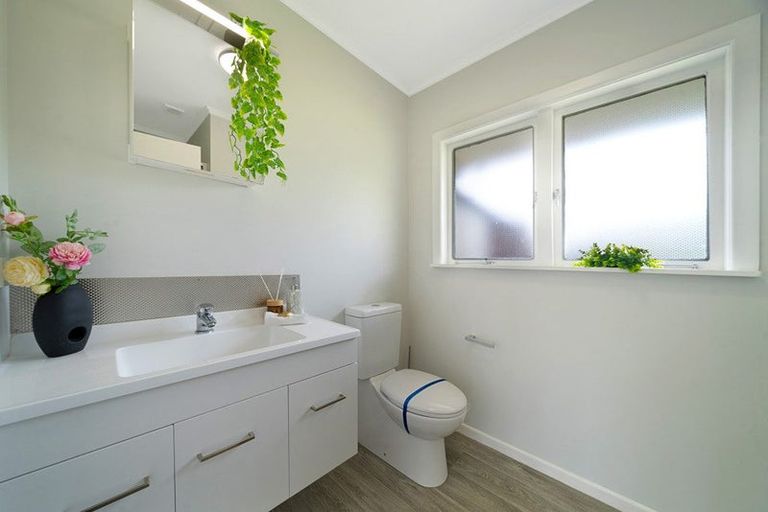 Photo of property in 38 Kohekohe Street, New Lynn, Auckland, 0600