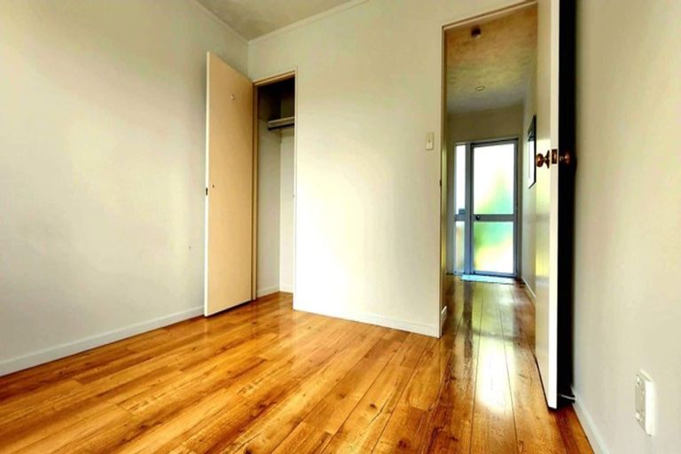 Photo of property in 11 Gloria Avenue, Te Atatu Peninsula, Auckland, 0610