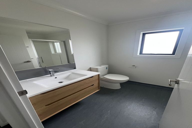 Photo of property in 2 Adel Place, Weymouth, Auckland, 2103