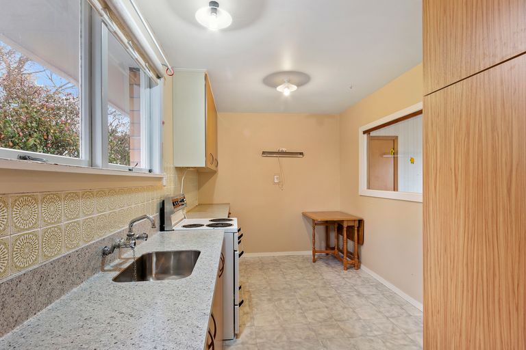 Photo of property in 43 Prestons Road, Redwood, Christchurch, 8051