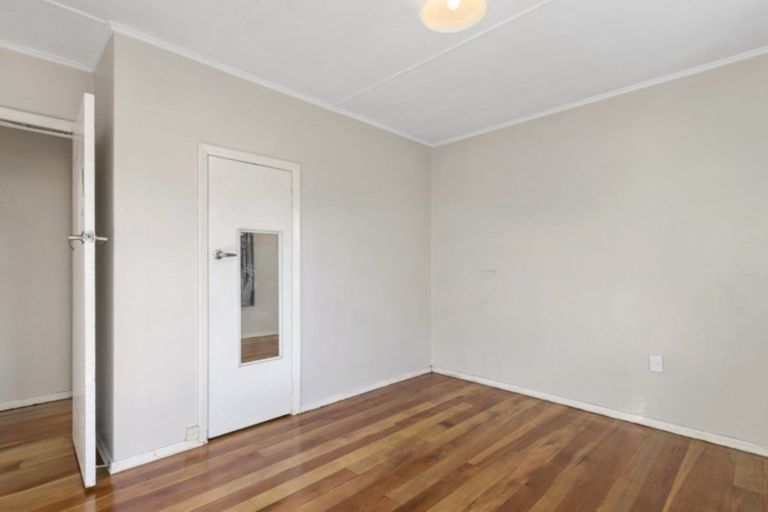 Photo of property in 17 Mckay Street, Wainuiomata, Lower Hutt, 5014