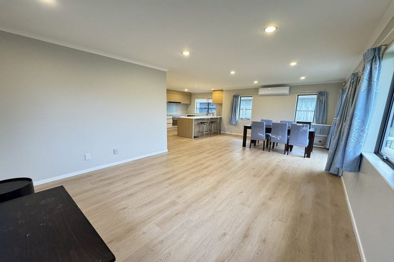 Photo of property in 37 Clover Drive, Henderson, Auckland, 0610